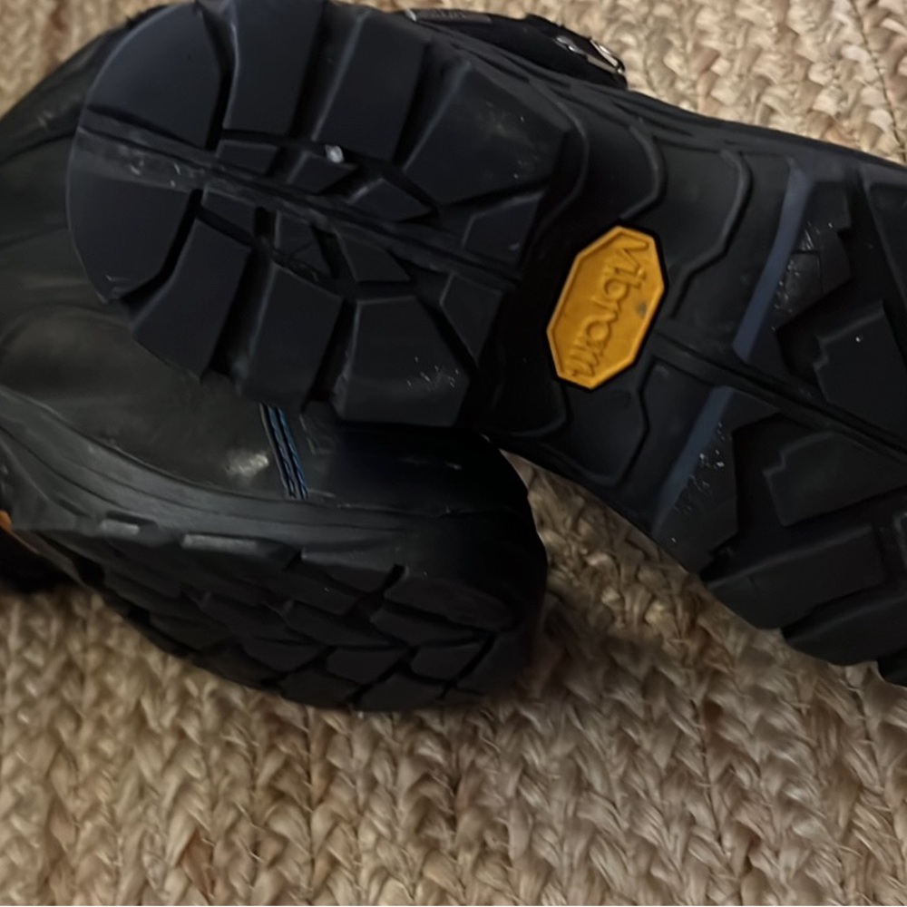 Helly Hansen Black and Blue Workwear Boots - Picture 5 of 8